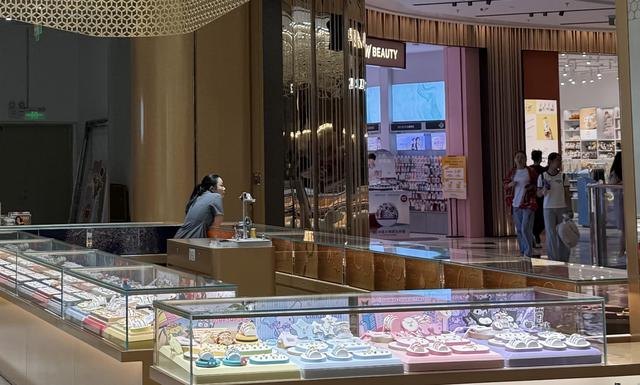 买“三金”半年便宜近两万 但“买涨不买跌”让金店更发愁